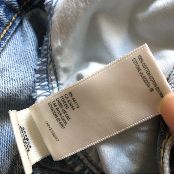 Free People We the Free Crvy Distressed Frayed Denim Shorts Size 28 - Picture 10 of 11